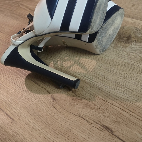 Gucci red carpet edition platform heels size 36.5 used once only - Picture 14 of 15